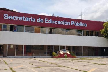 La mujer manifestó dificultades para respirar y solicitó alcohol antes de sufrir un colapso, por lo que de inmediato se pidió el apoyo de los servicios de emergencia.