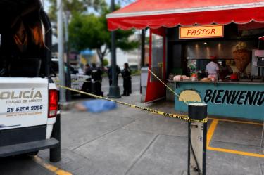 Muere mujer tras desmayarse en Avenida Universidad
