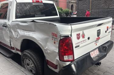 Chocan la camioneta donde viajaba la titular de la SEGIRPC CDMX, Miriam Urzúa Venegas