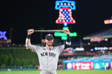 Cody Bellinger recibió el bate que distingue al Jugador Más Valioso del Juego de Estrellas 2026, luego de impulsar dos carreras en la victoria de 4-0 de la Liga Americana sobre la Liga Nacional, en el Citizens Bank Park de Filadelfia.