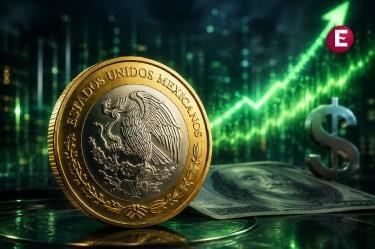 Moneda mexicana frente a un billete de dólar con una gráfica ascendente que representa la apreciación del peso.