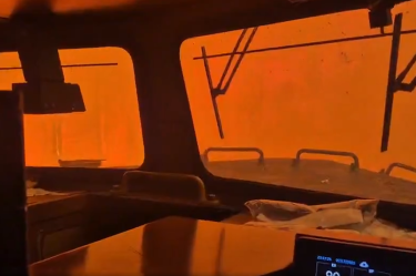 La cabina del tren en Ontario muestra lo grave de los incendios en la zona