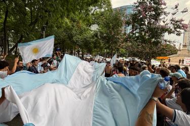 Cerca de 300 aficionados de Argentina se reunieron en las inmediaciones del Ángel de la Independencia.