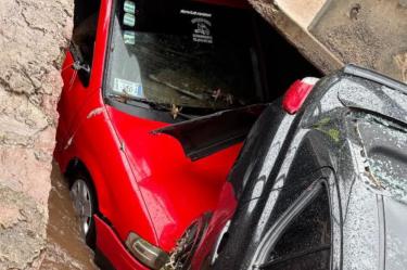 La fuerte lluvia que cayó este miércoles sobre la ciudad de Chihuahua cobró una víctima mortal.