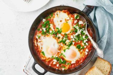 Receta de huevos ahogados en salsa roja