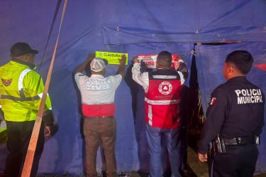 Personal pega sellos en Circo Estrella tras colapso de gradas