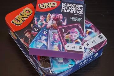 UNO edición "KPop Demon Hunters".