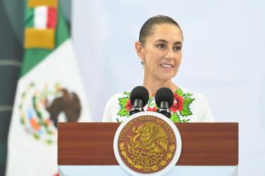 La presidenta Claudia Sheinbaum durante su conferencia matutina en Tulum, Quintana Roo, donde abordó el caso de huachicol fiscal