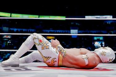 Místico sale en camilla en el CMLL, mientras Templario sigue como monarca