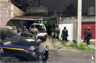 La Semar apoyó en cateos contra narcomenudeo en CDMX; seis detenidos y más de 400 dosis de drogas aseguradas.