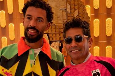 Jorge Campos y Vozinha intercambiaron camisetas