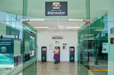 Las autoridades reiteraron que el dinero permanece seguro en la cuenta bancaria, por lo que no es necesario retirarlo el mismo día del depósito.