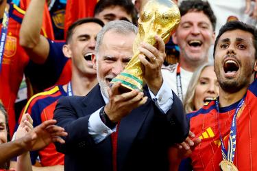 El rey Felipe VI celebra con la selección española la obtención de la Copa del Mundo 2026