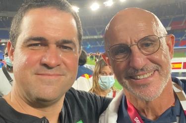 André Jardine felicitó a Luis de la Fuente por ser campeón del Mundo con España