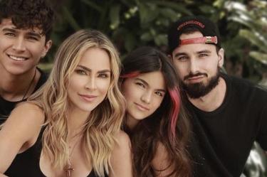 Los hijos de Aylín Mujica compartieron emotivas palabras que conmovieron a las redes sociales.