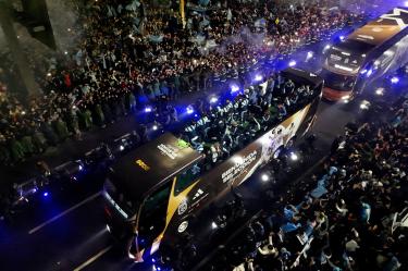 Argentina fue recibido por miles de aficionados en Buenos Aires.
