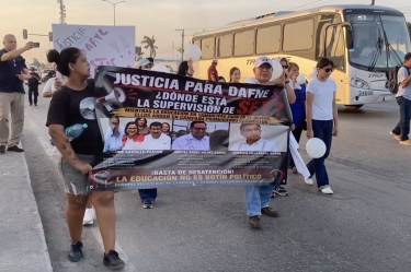 Manifestantes marcharon en Altamira, Tamaulipas, para exigir justicia por el caso Dafne.