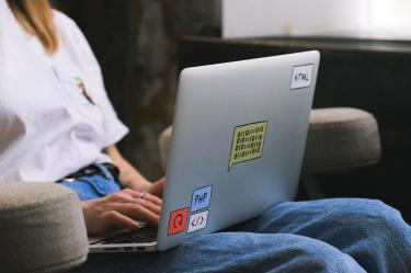 Ayuda a las PyMEs a superar la falta de recursos técnicos. Los primeros resultados, ya muestran mejoras en áreas como finanzas, logística y operación.