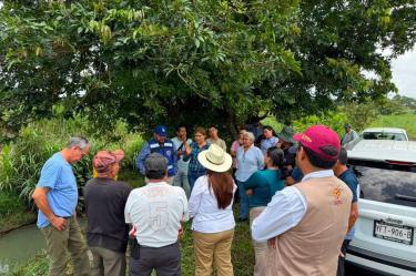 El bloqueo paralizó por completo la operación de la Alcoholera Zapopan; los camiones cañeros no pueden ingresar y más de 30 pipas permanecen varadas sin poder cargar.