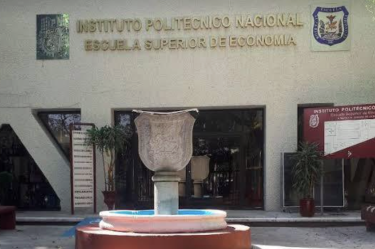 La comunidad estudiantil de la Escuela Superior de Economía del IPN votó a favor de levantar el paro de labores y entregar el plantel.
