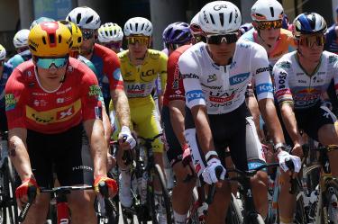 Isaac del Toro resiste en el tercer puesto general del Tour de Francia
