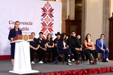 La presidenta Claudia Sheinbaum Pardo con los 7 semifinalistas de Estados Unidos de México Cant 2026