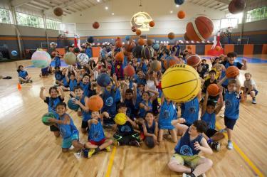 Horacio Llamas, Jorge Gutiérrez y Adrián Álvarez encabezaron el campamento Hoops for Life, donde durante cinco días compartieron su experiencia y valores con un centenar de niñas, niños y jóvenes apasionados por el basquetbol.Campamento Basketball con Horacio Llamas, y entrevista con Jose Carlos Cervantes Reyes.Foto: Eduardo Jimenez