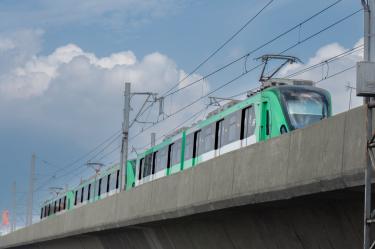 Una menor de cinco años falleció en la estación Hospital de la Línea 1 del Metro de Monterrey tras sufrir crisis convulsiva; el servicio fue suspendido parcialmente.