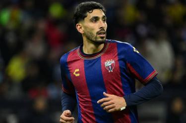Santiago García debutó con el Atlante utilizando una camiseta distinta a la del resto de sus compañeros. Te contamos la razón detrás de este inusual detalle y la posible sanción que podría enfrentar el club.
