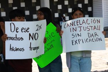 Aspirantes de la UNAM denuncian la anulación de sus exámenes en línea marcados con una "C". Quedaron fuera del examen de control presencial y alistan amparos.