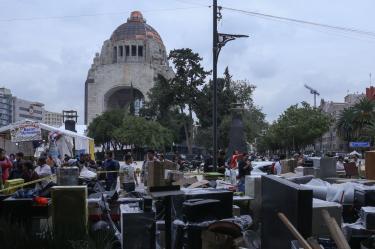 A pesar de las denuncias por intentos de feminicidio y fraudes notariales, los afectados señalan una falta de respuesta efectiva por parte del Gobierno de la Ciudad de México y las instituciones de procuración de justicia.