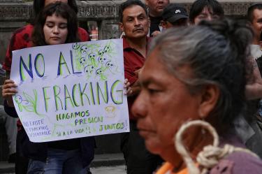 CIUDAD  DE MÉXICO, 07MAYO2026.- Se llevó acabo la protesta "Fandango por la vida, todos contra el fracking" y la conferencia a medios de comunicación para exponer la problemática que enfrenta México ante el franking esto en la Alameda Central.FOTO: ROGELIO MORALES /CUARTOSCURO.COM