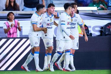 José Paradela marcó el gol de la victoria de Cruz Azul con un disparo desde fuera del área al minuto 78.