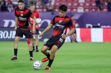Jürgen Damm consideró que el Manchester United sería muy bueno para Gilberto Mora