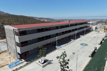 La funcionaria mencionó que esta acción forma parte de la estrategia para garantizar que más jóvenes puedan continuar sus estudios en este nivel educativo.