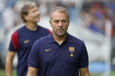 Hansi Flick aseguró que el Barcelona todavía podría realizar algún movimiento antes del cierre del mercado de fichajes.