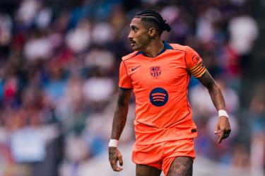 El atacante brasileño fue nombrado primer capitán del club blaugrana para la temporada 2026/27, haciendo historia como el primer futbolista de su país en portar el brazalete titular.