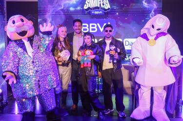Victor Gonzalez Herrera encabezó en lanzamiento del cartel Simifest 2026; María Barracuda y Romoo lo acompañaron.