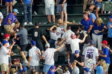Aficionados de Cubs y White Sox protagonizaron una campal.