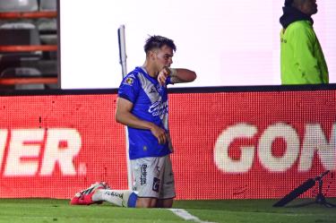 Facundo Almada celebra el tercer tanto de La Franja.