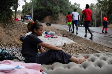 Migrantes en Ceuta denuncian acoso sexual en campamentos improvisados; organizaciones piden medidas urgentes de protección para mujeres y niñas.