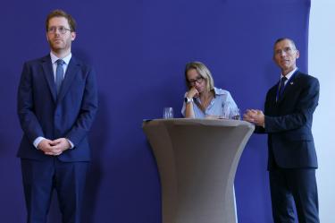 Funcionarios franceses ofrecen una conferencia en París sobre el ciberataque al fisco y la respuesta del Estado ante el robo de datos.