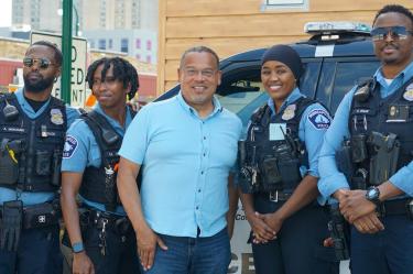 Keith Ellison exige la extradición del agente del ICE Christian Castro, acusado de agresión y denuncia falsa en Minnesota.