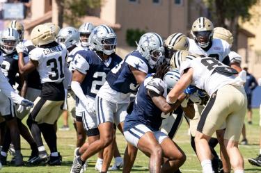 Cowboys y Saints protagonizan una campal en entrenamiento conjunto.