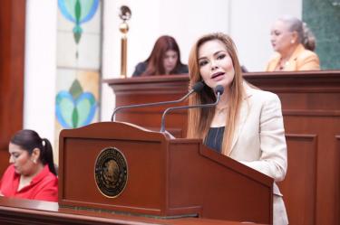 Paola Gárate se registra en el PAN para la gubernatura de Sinaloa sin dejar el PRI