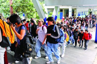 Siete escuelas mantuvieron exactamente el mismo corte, destacando la Prepa 6 con 114 aciertos y este clima se complementó con el modelo implementado por la SEP, Mi Derecho, Mi Lugar.
