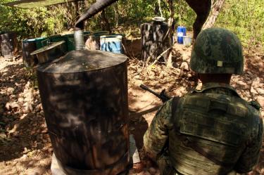 En el referido sitio, se aseguraron 2 mil 450 litros de sustancias para la elaboración de dicha droga. Lo decomisado fue valuado en 46 millones de pesos.