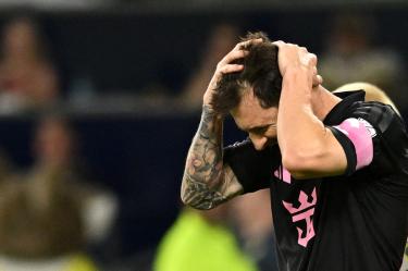 Polémica con Messi: árbitro no lo amonestó tras dar un zape
