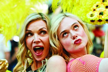 Elle Fanning y Michelle Pfeiffer en Margo tiene problemas de dinero