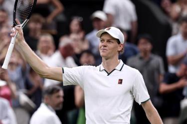 El italiano Jannik Sinner, actual número uno del ranking ATP, queda fuera del US Open por una lesión en la rodilla derecha.